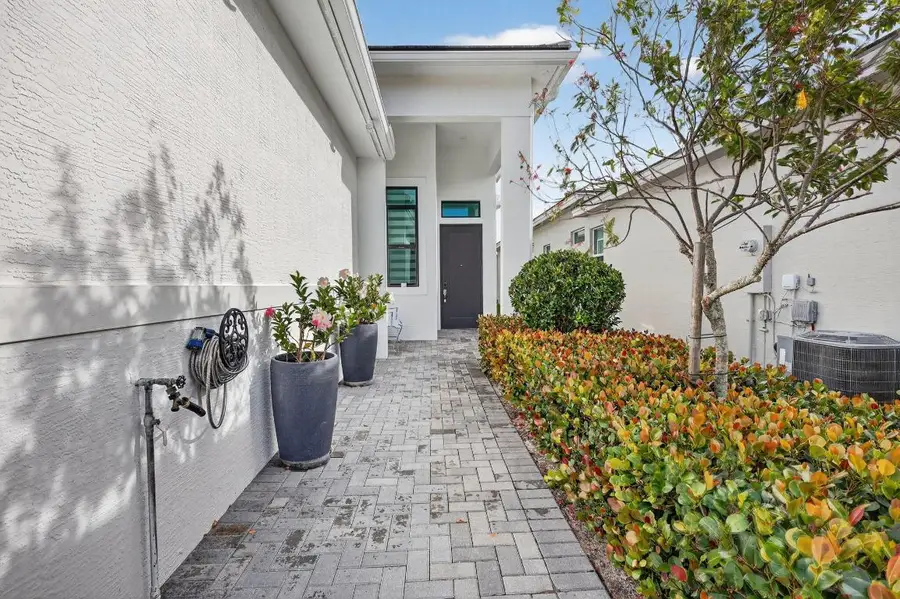 180 SE Via Bisento, Port Saint Lucie, FL 34952 - Image #2