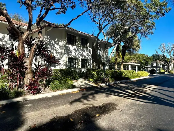 25 Pelican Pointe Drive #201, Delray Beach, FL 33483