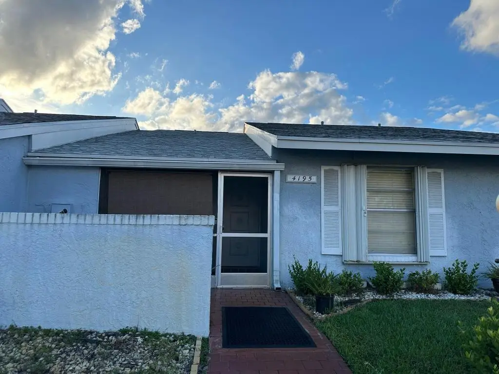 4195 Lucerne Villas Lane, Lake Worth, FL 33467 - Image #1