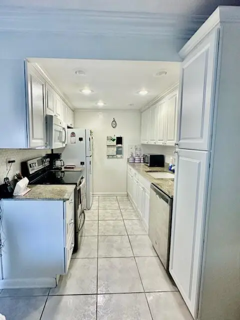 1080 Exeter E, Boca Raton, FL 33434 - Image #2