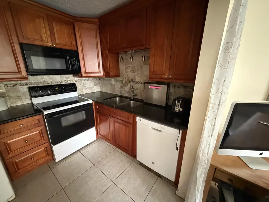 7 Flanders A, Delray Beach, FL 33484 - #3