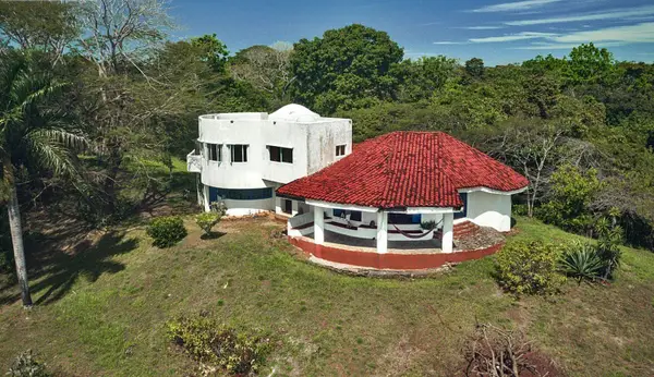 1 Alta Vista Road, ,  