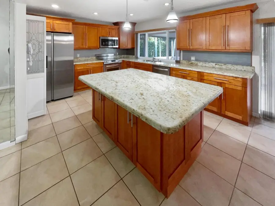 8900 NW 11th Street, Pembroke Pines, FL 33024 - Image #3