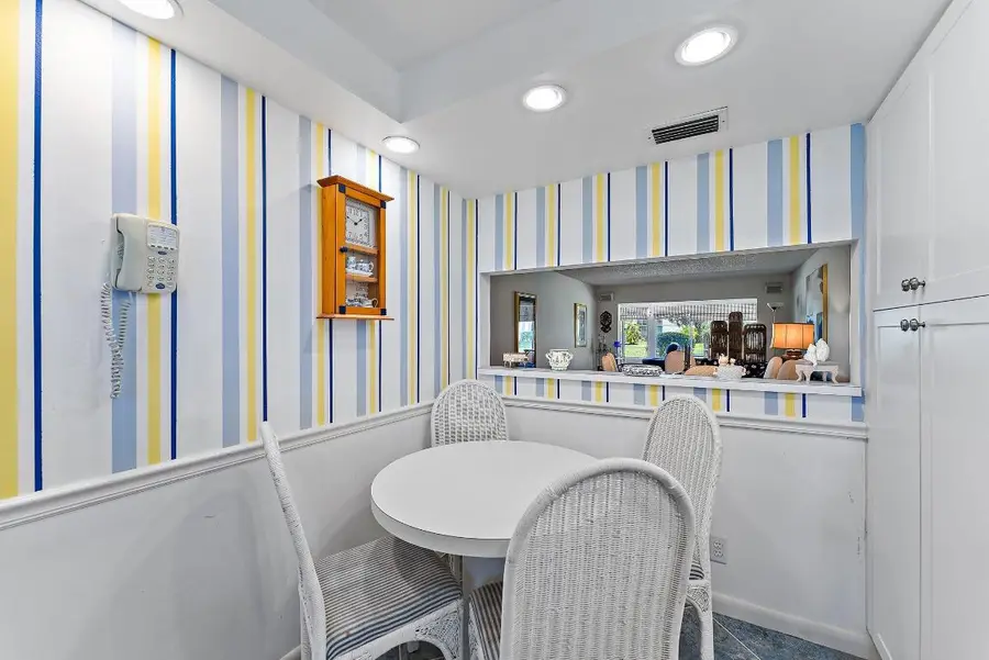 3186 Via Poinciana #111, Lake Worth, FL 33467 - Image #2