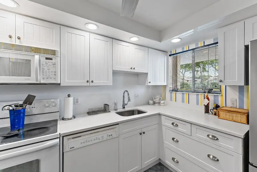 3186 Via Poinciana #111, Lake Worth, FL 33467 - Image #3