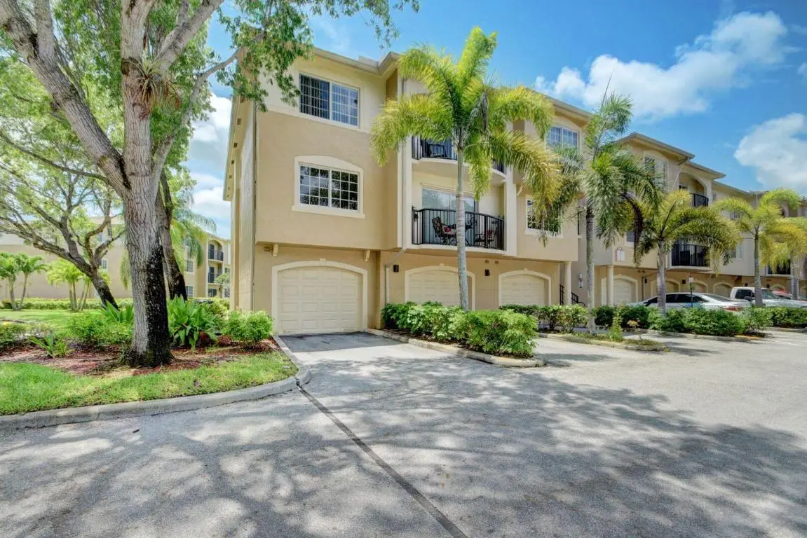 300 Crestwood Court N #307, Royal Palm Beach, FL 33411 - Image #1