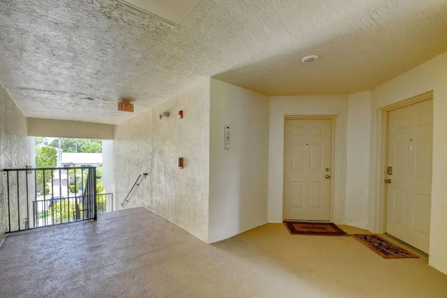 300 Crestwood Court N #307, Royal Palm Beach, FL 33411 - Image #3