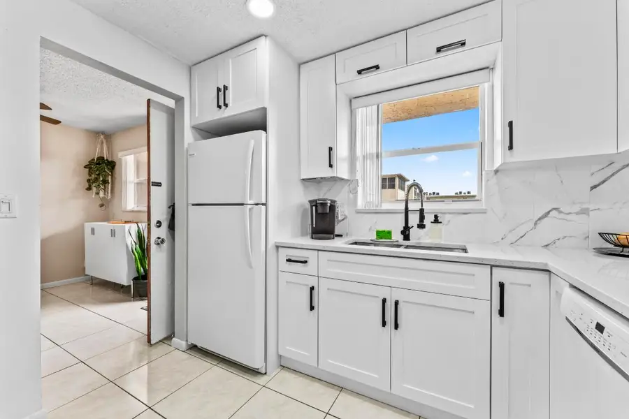 225 Bonnie Boulevard #302, Palm Springs, FL 33461 - #2