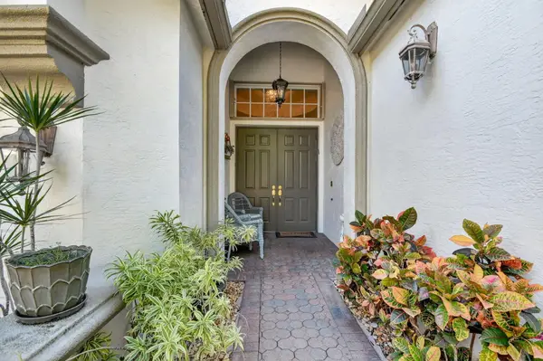 9842 Via Elegante, Wellington, FL 33411