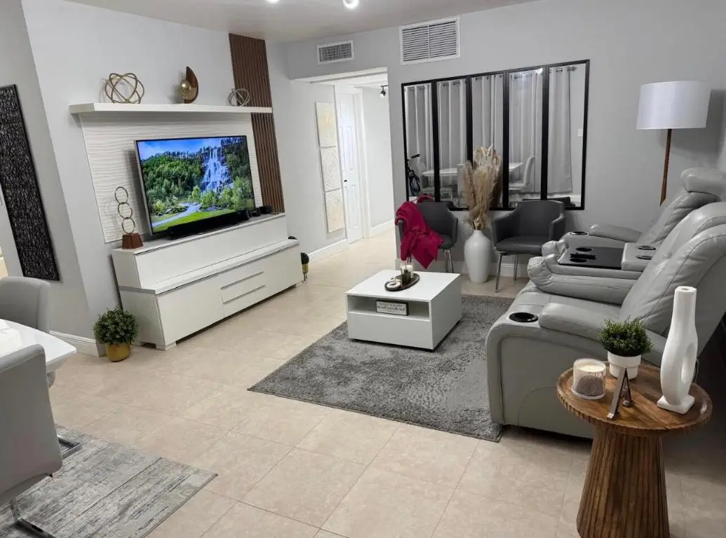 1950 Lake Osborne Drive #18, Lake Worth, FL 33461 - Image #1