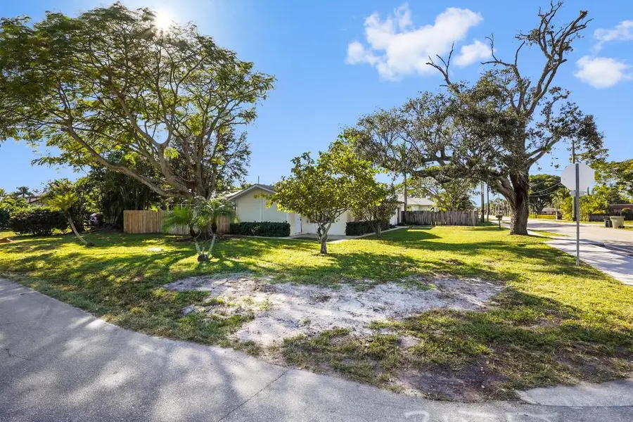 3858 Lakewood Road, Palm Springs, FL 33461 - Image #2