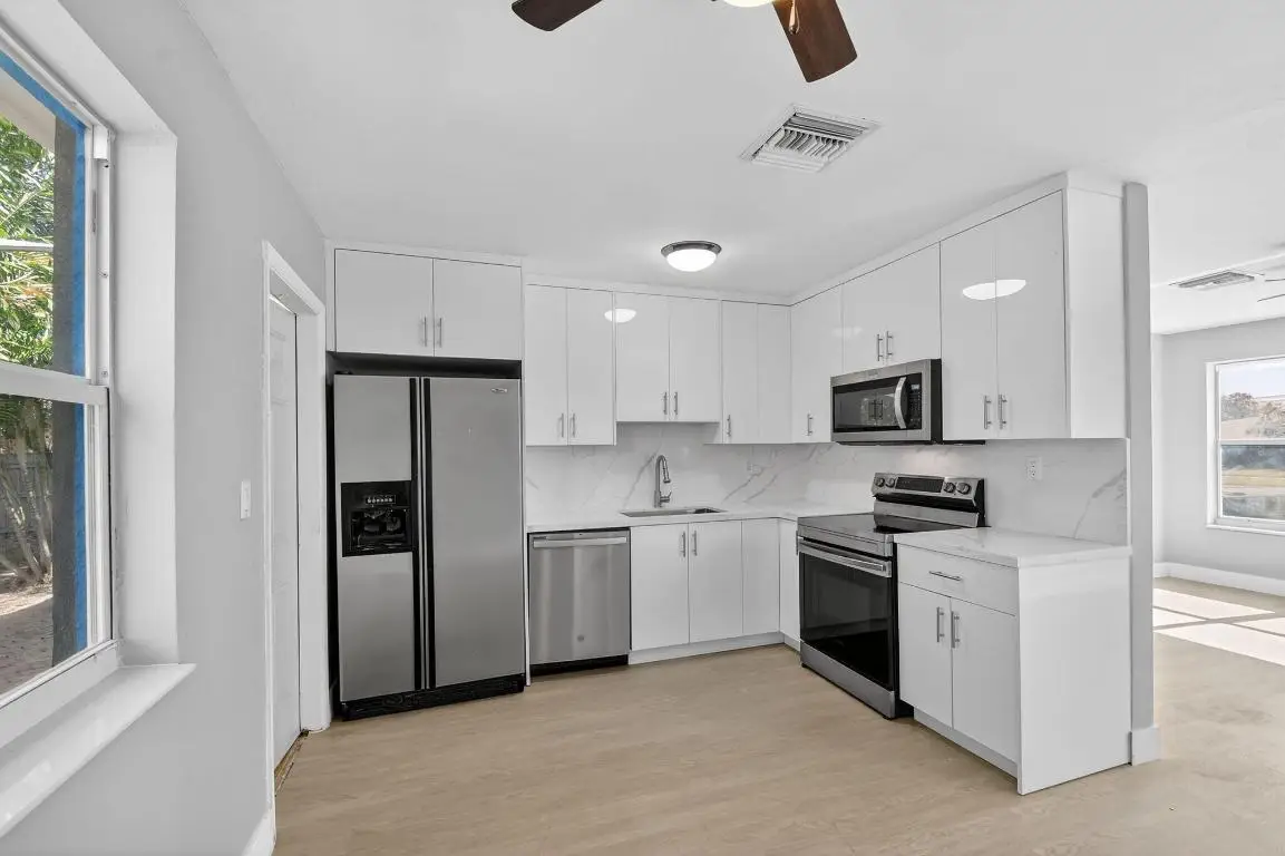 312 Greenbrier Drive, Palm Springs, FL 33461 - Image #1