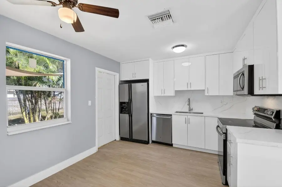 312 Greenbrier Drive, Palm Springs, FL 33461 - Image #3