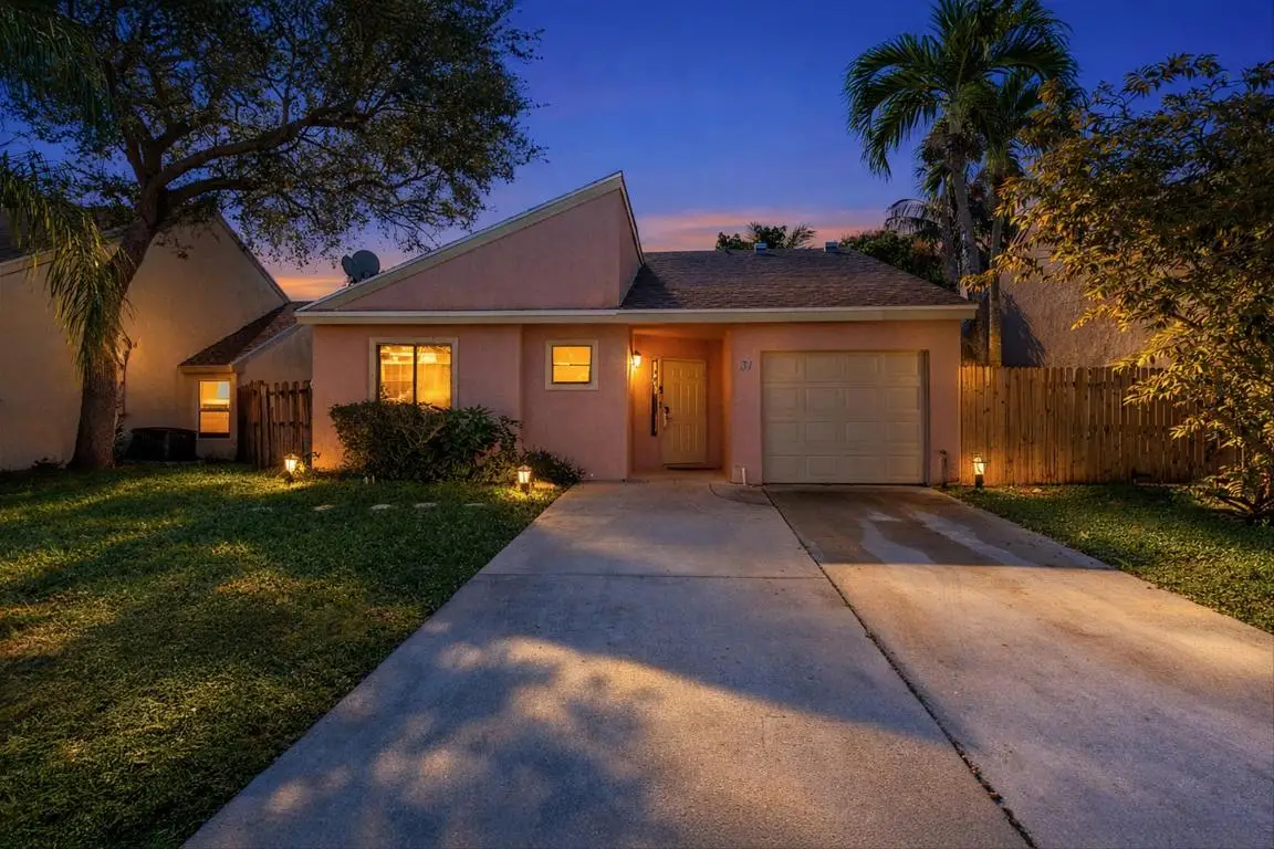 31 Peachtree Place, Boynton Beach, FL 33436 - Image #1