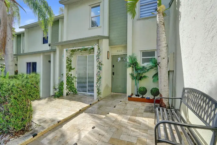 868 Crystal Lake Drive, Deerfield Beach, FL 33064 - Image #2