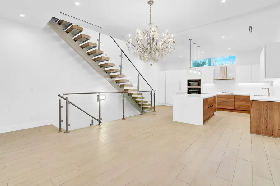 12 SE 10th Avenue, Fort Lauderdale, FL 33301 - #2