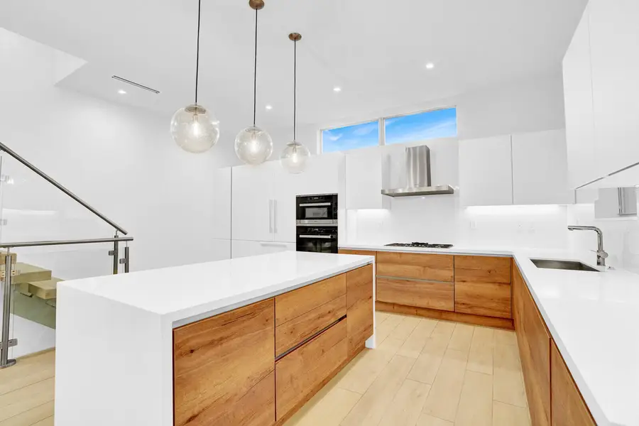 12 SE 10th Avenue, Fort Lauderdale, FL 33301 - #3