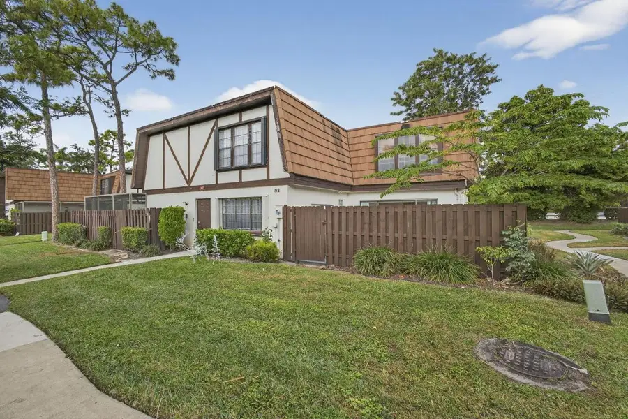 102 Weybridge Circle #B, Royal Palm Beach, FL 33411 - Image #2