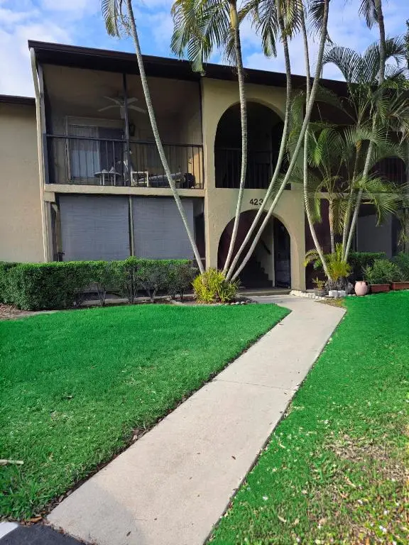 423 Pine Glen Lane #C-1, Greenacres, FL 33463