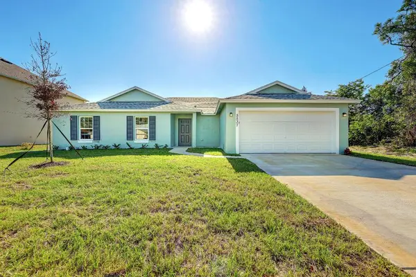 5213 NW W Piper Circle, Port St Lucie, FL 34986