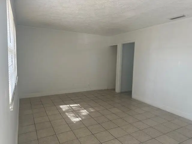 922 S Lake Drive, Fort Pierce, FL 34982 - Image #3