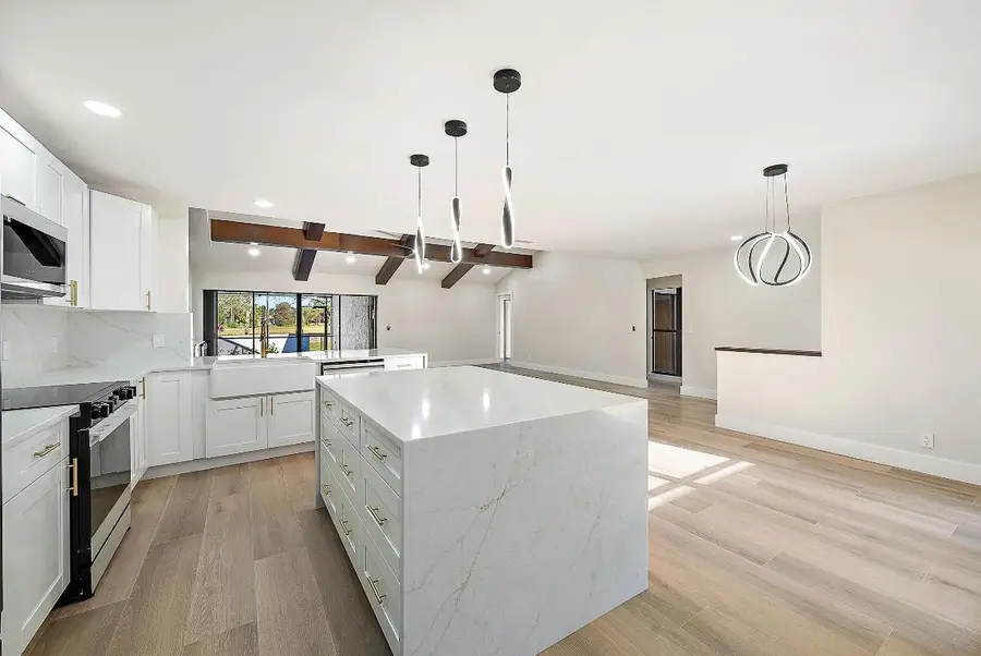 37 Edinburgh Drive, Palm Beach Gardens, FL 33418 - Image #2