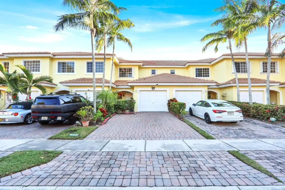 944 Imperial Lake Road, West Palm Beach, FL 33413 - Image #1