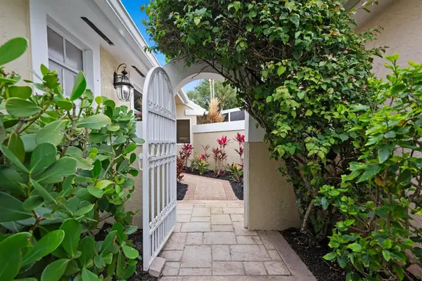 9221 Heathridge Drive, West Palm Beach, FL 33411