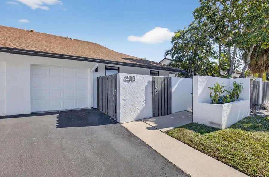 233 SW 28th Avenue, Delray Beach, FL 33445 - Image #2