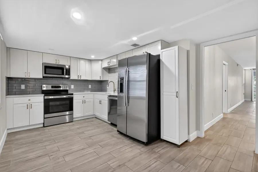 545 Oaks Lane #409, Pompano Beach, FL 33069 - Image #2