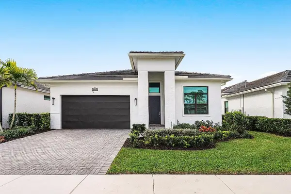 2752 SE Ashfield Drive, Port St Lucie, FL 34984