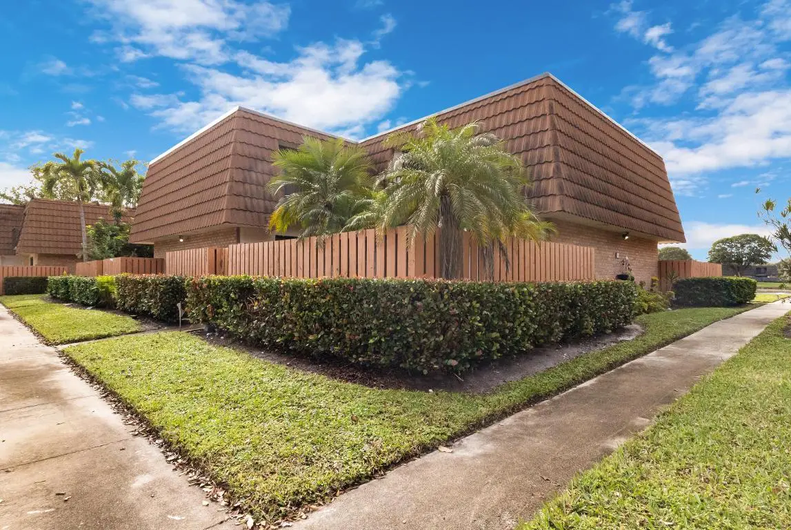 245 Charter Way, West Palm Beach, FL 33407 - Image #1