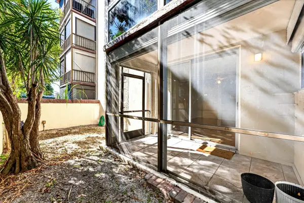 1681 NW 70th Avenue #102, Plantation, FL 33313