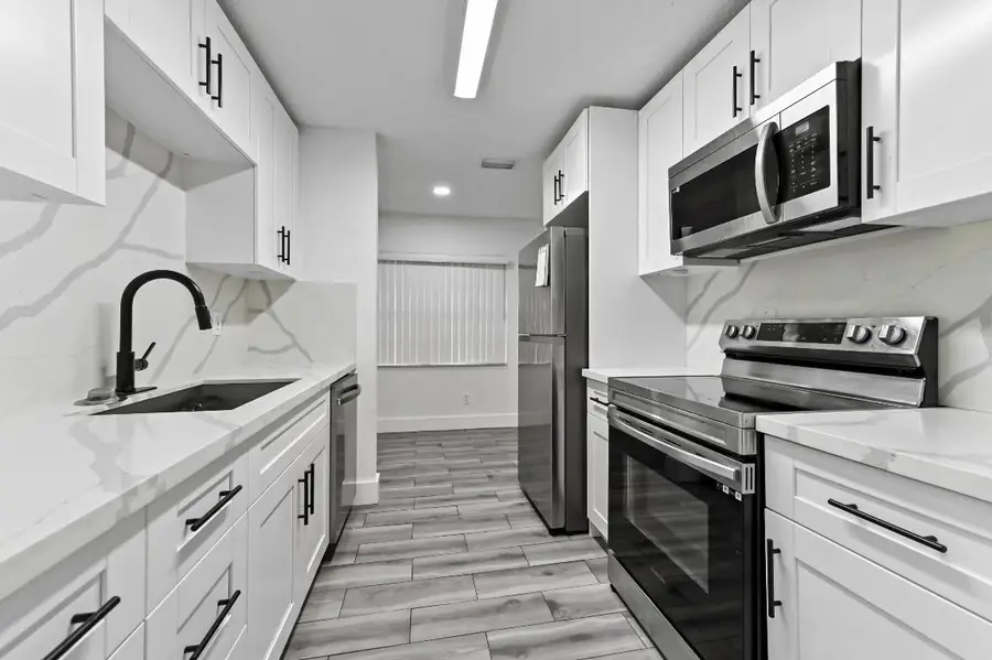 1390 Summit Run Circle, West Palm Beach, FL 33415 - Image #2