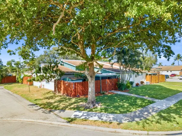 1020 Manor Drive #1-C, Palm Springs, FL 33461