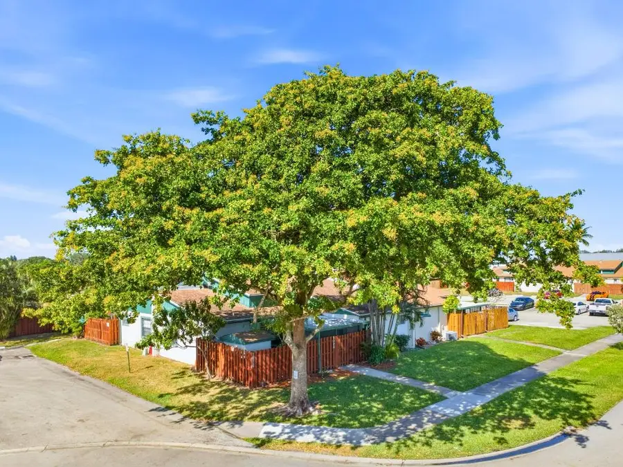 1020 Manor Drive #1-C, Palm Springs, FL 33461 - Image #2