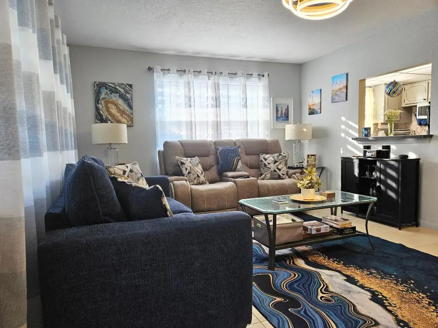 417 Windsor R, West Palm Beach, FL 33417 - Image #3