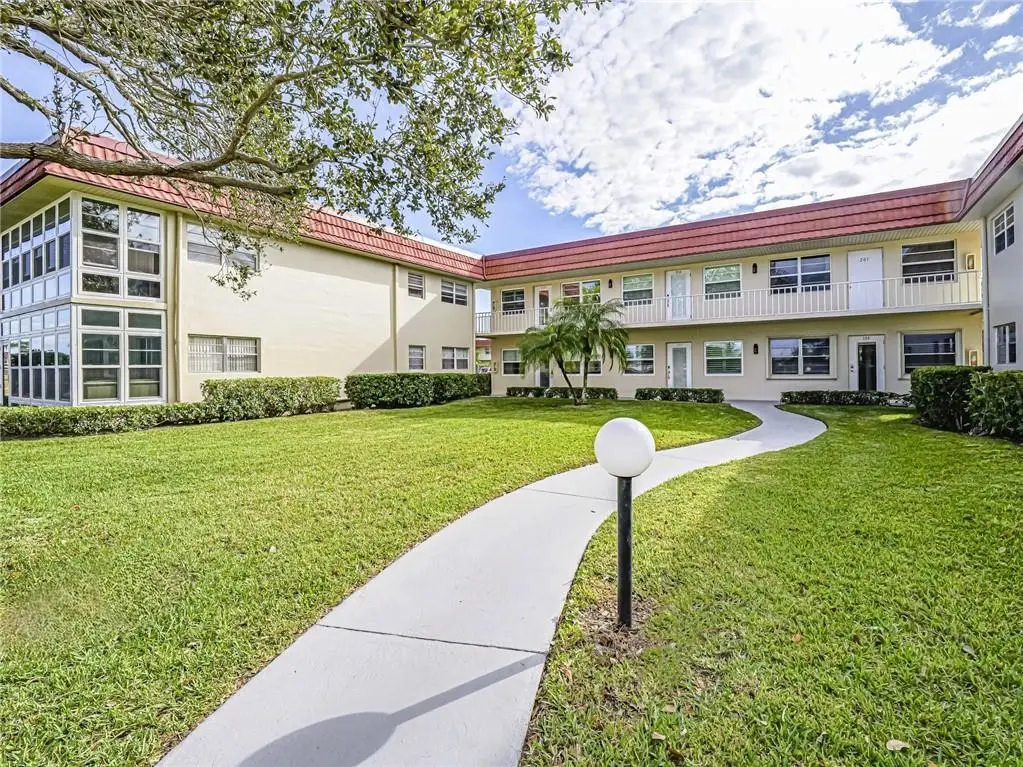 11 Vista Palm Lane #103, Vero Beach, FL 32962 - Image #1