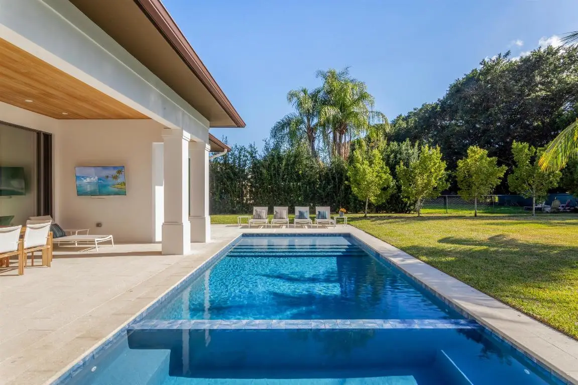 2719 Embassy Drive, West Palm Beach, FL 33401 - Image #1