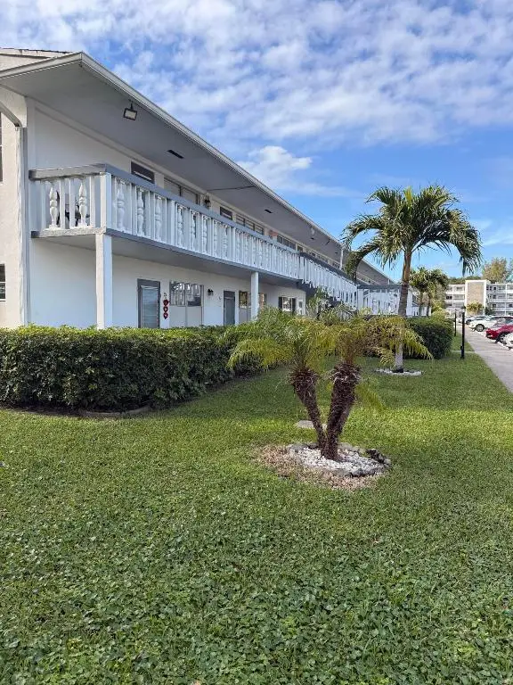 104 Oakridge #H, Deerfield Beach, FL 33442 - Image #1