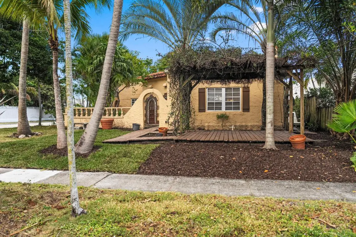 735 Colonial Road, West Palm Beach, FL 33405 - Image #1