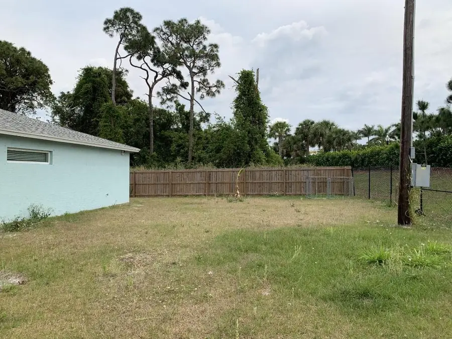 872 SE Chaloupe Avenue, Port Saint Lucie, FL 34983 - Image #2