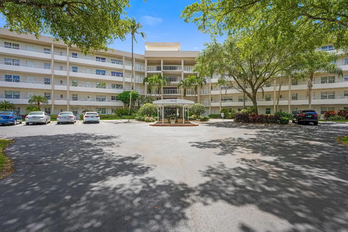 3800 Oaks Clubhouse Drive #503, Pompano Beach, FL 33069 - Image #1