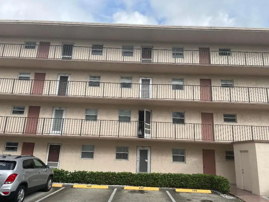 725 Lori Drive #106, Palm Springs, FL 33461 - Image #2