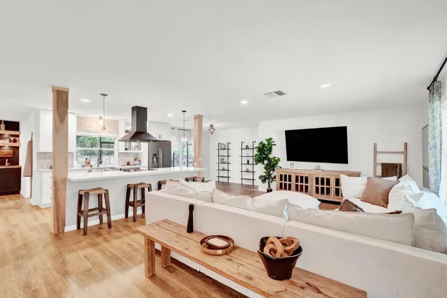 824 N Bel Air Drive, Plantation, FL 33317 - Image #3