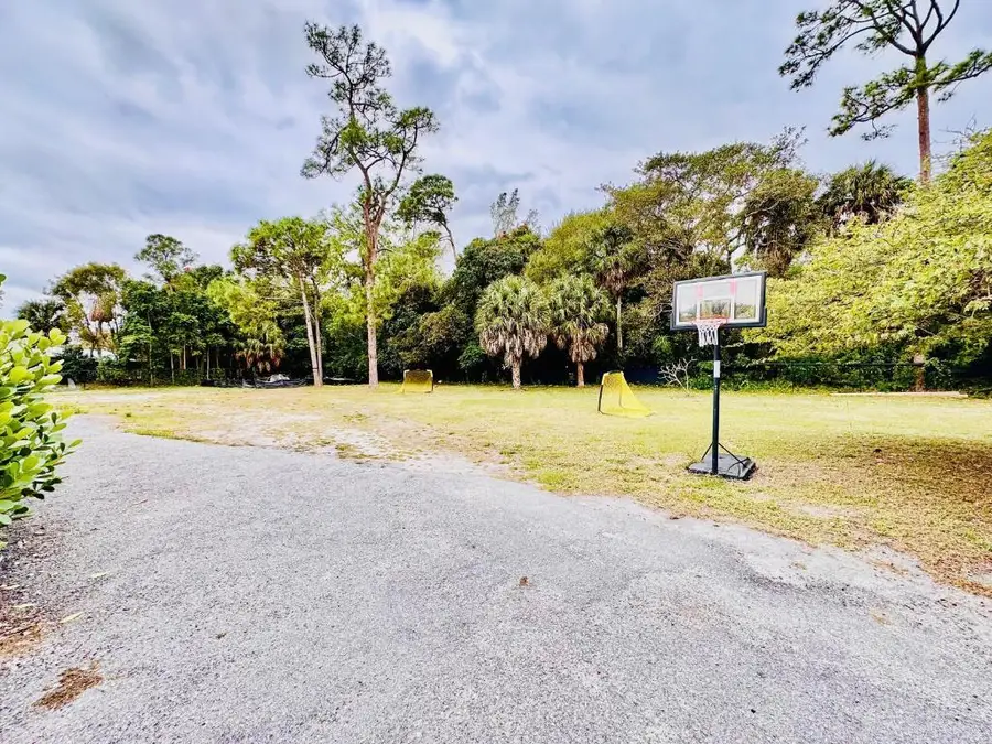 214 Westwood Circle E, West Palm Beach, FL 33411 - Image #2