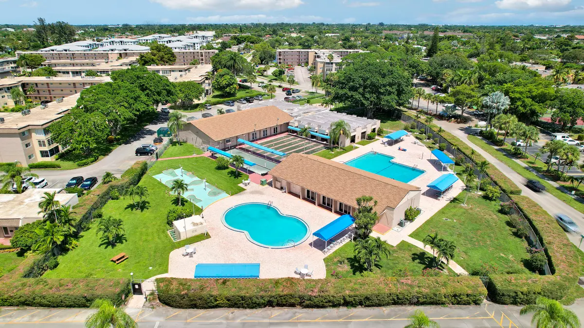 701 Lori Dr Drive #204, Palm Springs, FL 33461 - Image #1