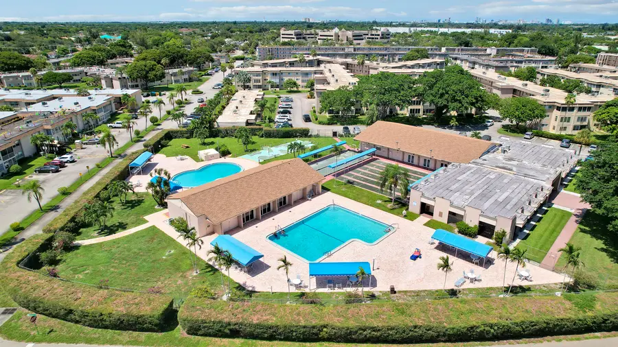 701 Lori Dr Drive #204, Palm Springs, FL 33461 - Image #2