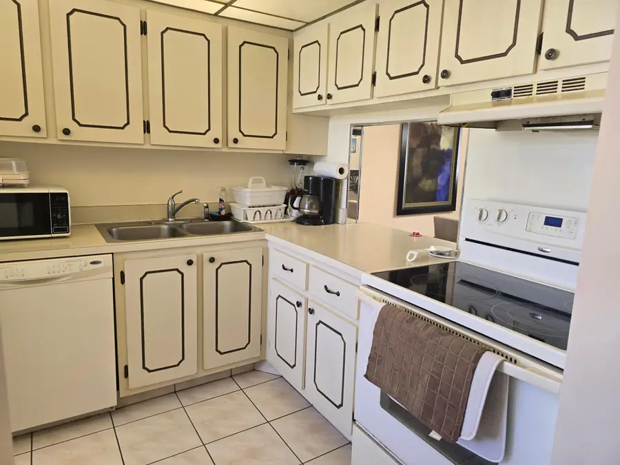 118 Lake Olive Drive, West Palm Beach, FL 33411 - Image #3