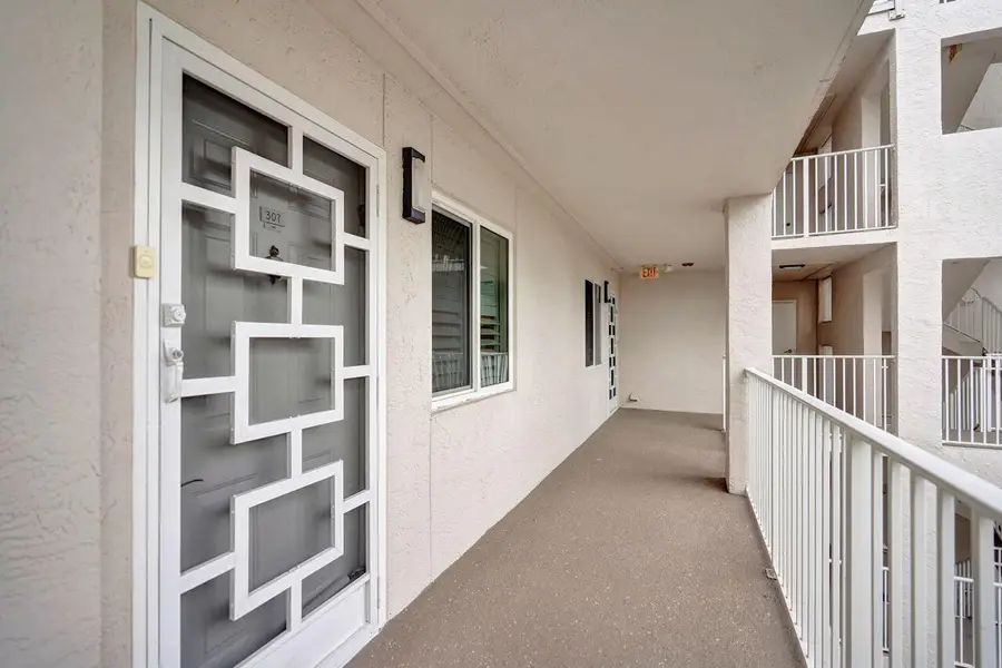 6096 Huntwick Terrace #307, Delray Beach, FL 33484 - Image #3